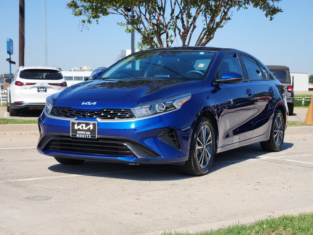 Used 2023 Kia Forte LXS w/ LXS Technology Package FWD image 2