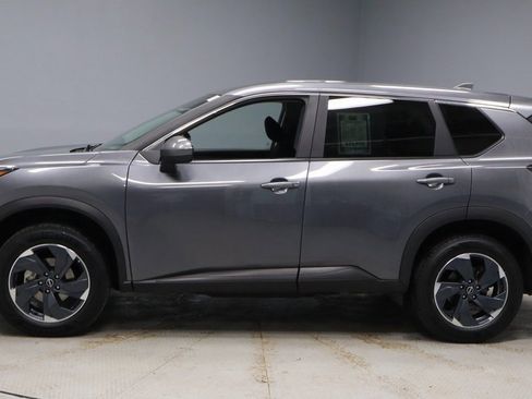 Certified 2025 Nissan Rogue SV image 8