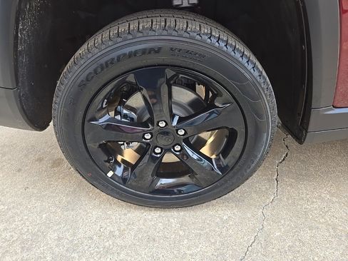 Used 2025 Jeep Grand Cherokee L Limited w/ Luxury Tech Group II image 25