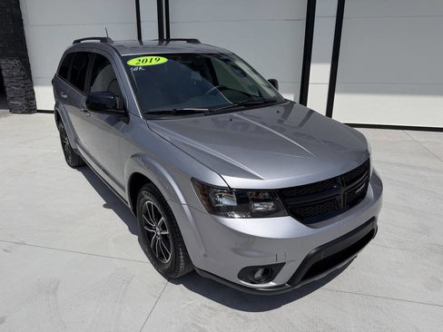 Used 2019 Dodge Journey SE FWD image 2
