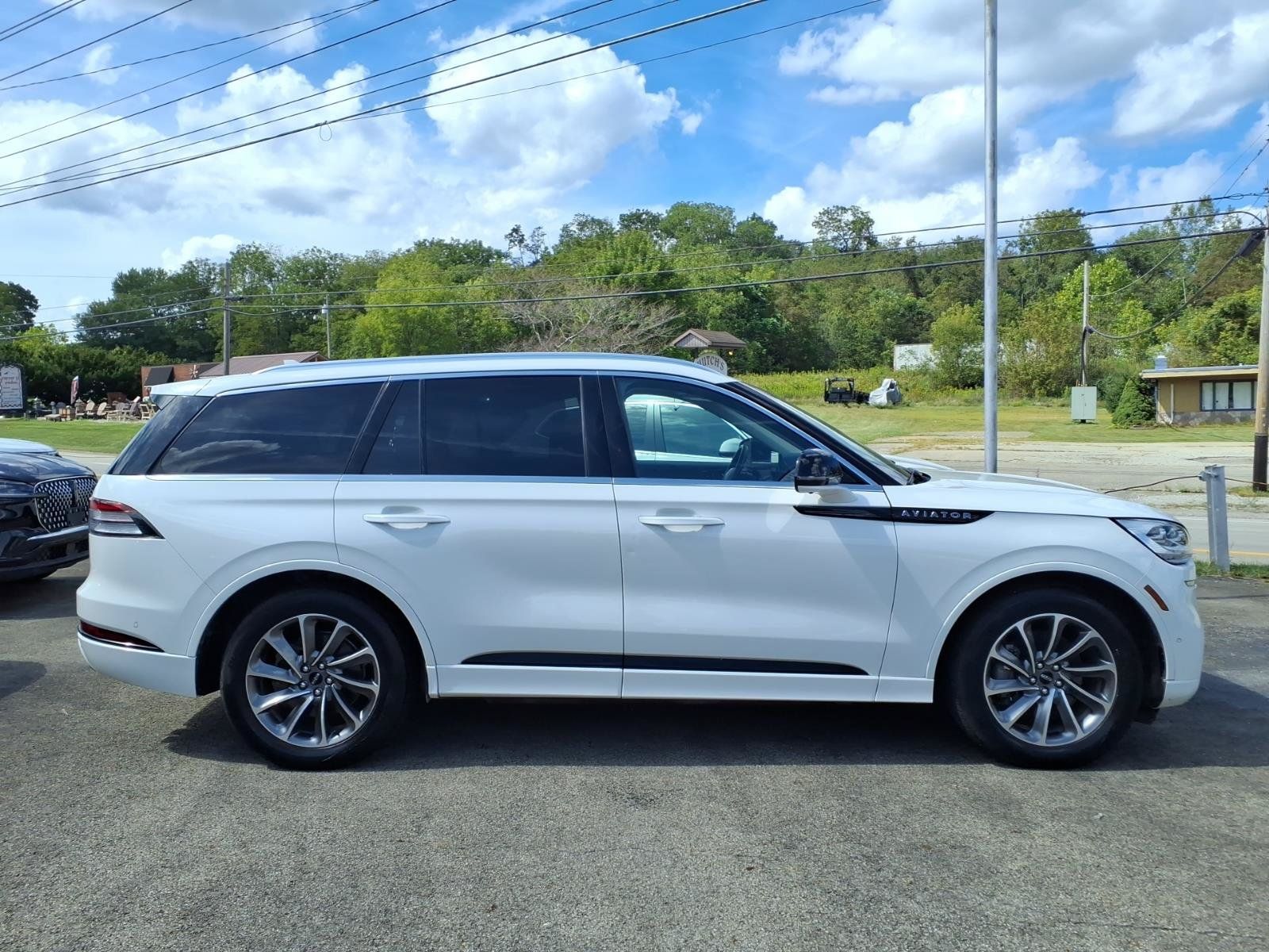 Used 2020 Lincoln Aviator Grand Touring w/ Equipment Group 302A AWD/4WD image 2