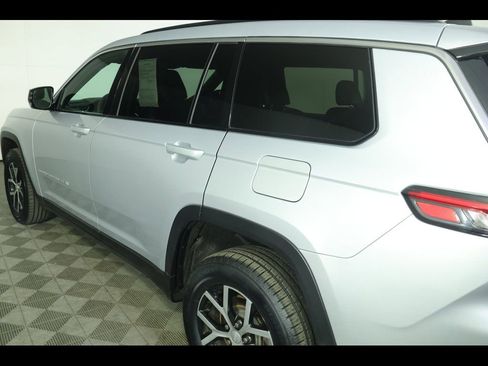 Used 2024 Jeep Grand Cherokee L Limited w/ Luxury Tech Group II image 18