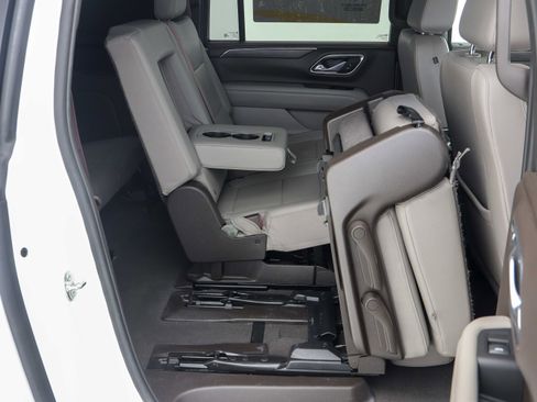 Used 2023 Chevrolet Suburban LT image 17