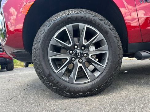 Used 2023 Chevrolet Tahoe Z71 w/ Z71 Off-Road Package AWD/4WD image 12