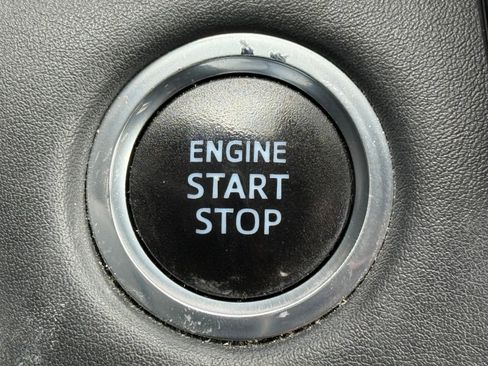 Used 2020 Toyota Highlander LE AWD/4WD image 30