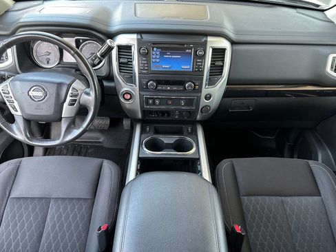 Used 2017 Nissan Titan SV image 14