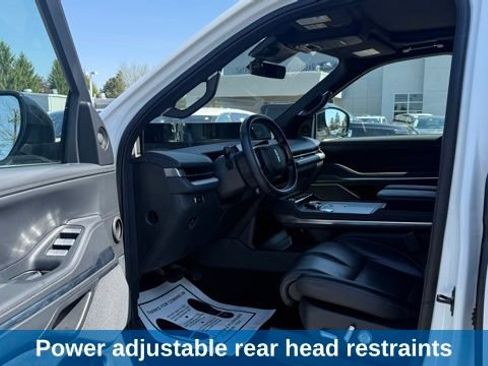 Used 2025 Lincoln Navigator L Reserve w/ Jet Appearance Package AWD/4WD image 10