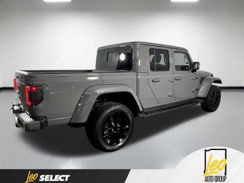Used 2023 Jeep Gladiator Overland AWD/4WD image 2
