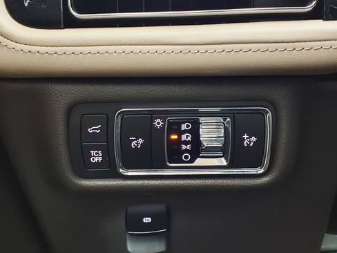 Used 2021 Lincoln Nautilus Reserve AWD/4WD image 22