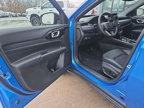 New 2026 Jeep Compass Latitude image 28