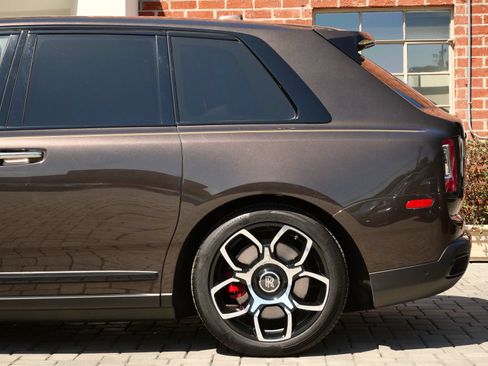 Used 2023 Rolls-Royce Cullinan Black Badge w/ Driver's Package AWD/4WD image 28