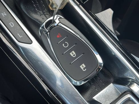 Used 2025 Chevrolet Trax LT FWD image 21