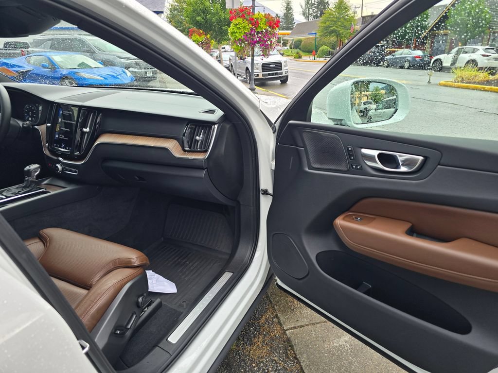 Used 2021 Volvo XC60 T5 Inscription w/ Advanced Package AWD/4WD image 11