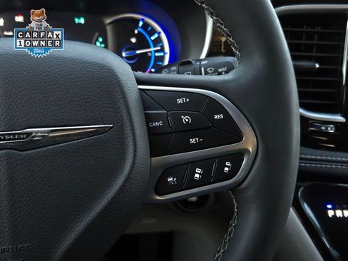 Used 2023 Chrysler Pacifica Limited FWD image 24