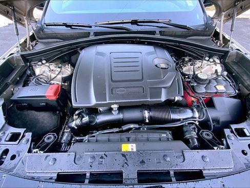 New 2026 Land Rover Range Rover Velar Dynamic SE image 16