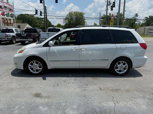 Used 2006 Toyota Sienna XLE Limited w/ XLE Limited PKG 3 FWD image 6