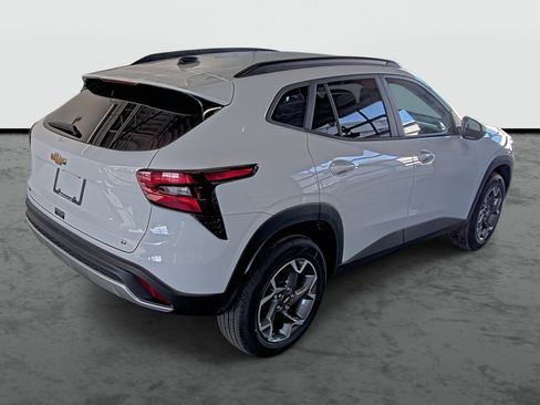 Used 2025 Chevrolet Trax LT w/ Driver Confidence Package image 14