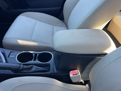 Used 2016 Toyota Corolla L image 14