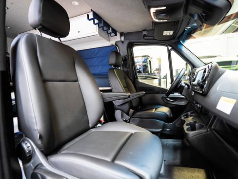 Used 2021 Mercedes-Benz Sprinter 2500 w/ Premium Plus Package image 63