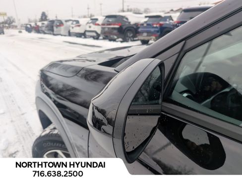 Used 2025 Chevrolet Trax LT image 34