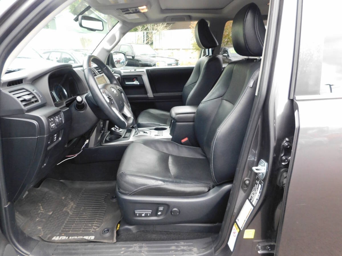 Used 2017 Toyota 4Runner Limited AWD/4WD image 8