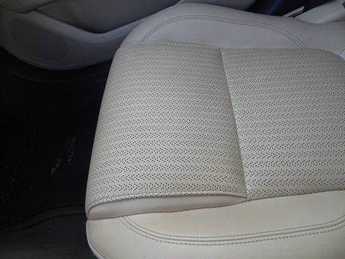 Used 2017 Jaguar XF Prestige image 12
