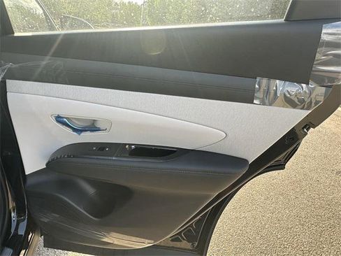 New 2025 Hyundai Tucson Limited image 16