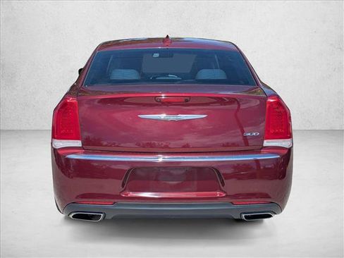 Used 2018 Chrysler 300 Touring L RWD image 4