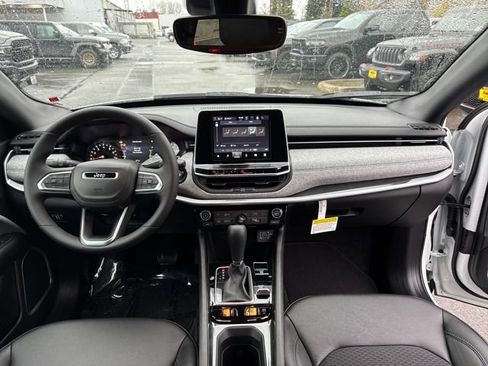 New 2026 Jeep Compass Latitude image 11