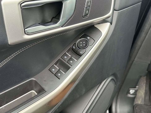 Used 2022 Ford Explorer XLT w/ Equipment Group 202A image 16