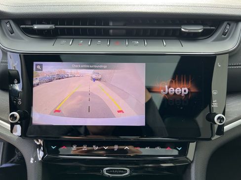 New 2026 Jeep Grand Cherokee L Limited w/ Limited Altitude Package AWD/4WD image 18