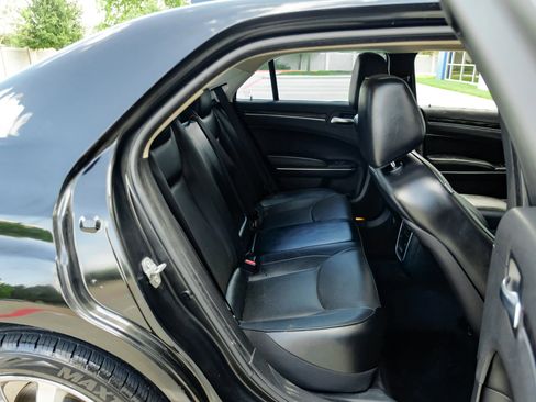 Used 2018 Chrysler 300 Limited RWD image 39