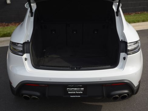 Certified 2022 Porsche Macan S AWD/4WD image 38