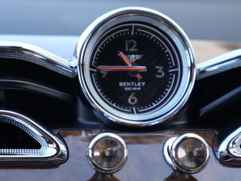 New 2025 Bentley Bentayga image 29