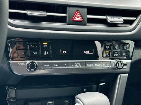 Used 2024 Kia Seltos SX w/ SX Sunroof Package AWD/4WD image 22