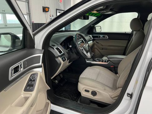 Used 2015 Ford Explorer XLT w/ Equipment Group 201A AWD/4WD image 7