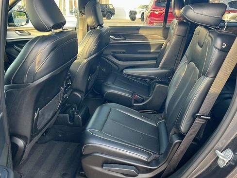 Used 2024 Jeep Grand Cherokee L Limited w/ Luxury Tech Group II AWD/4WD image 11