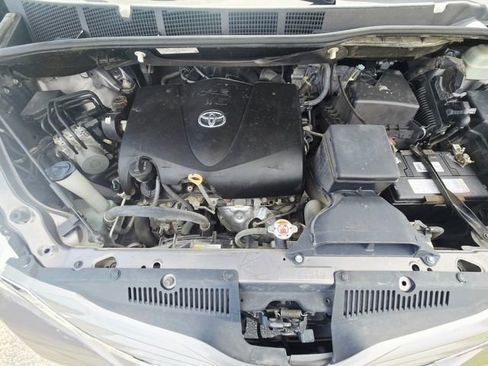 Used 2017 Toyota Sienna XLE image 36