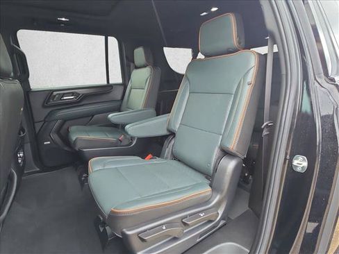 Used 2025 GMC Yukon XL AT4 w/ AT4 Premium Package AWD/4WD image 18