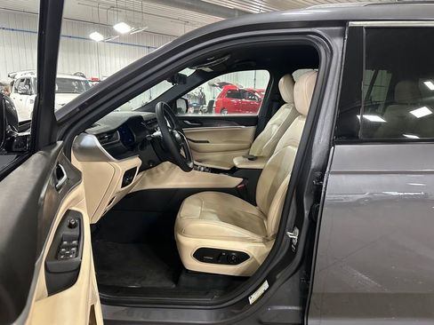 Used 2023 Jeep Grand Cherokee L Limited w/ Luxury Tech Group II image 10