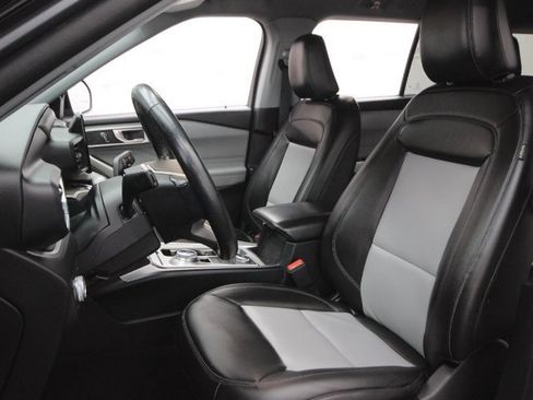 Used 2022 Ford Explorer XLT w/ Equipment Group 202A image 13