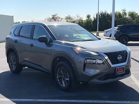 Used 2023 Nissan Rogue S AWD/4WD image 3