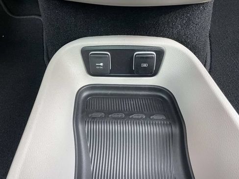 Used 2020 Chrysler Pacifica Touring-L Plus w/ Advanced Safetytec Group FWD image 40
