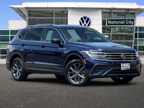 Used 2023 Volkswagen Tiguan SE FWD image 2