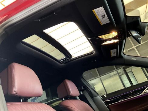 Used 2022 BMW ALPINA B7 xDrive w/ Luxury Rear Seating Package image 13