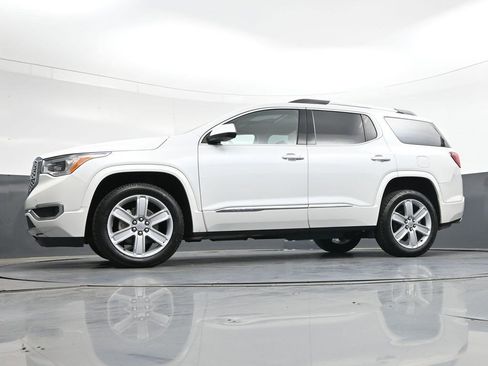 Used 2019 GMC Acadia Denali w/ Technology Package FWD image 32