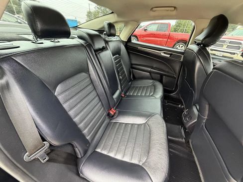 Used 2018 Ford Fusion SE w/ Fusion SE Technology Package FWD image 17