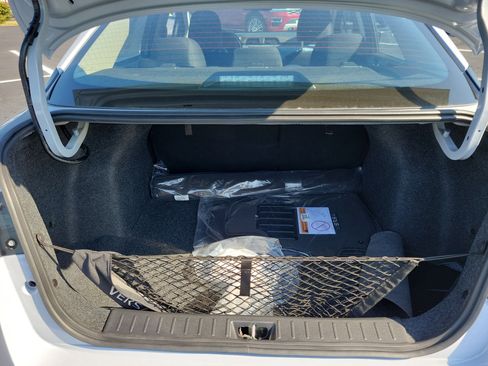 Used 2025 Nissan Versa SV w/ Trunk Package image 8