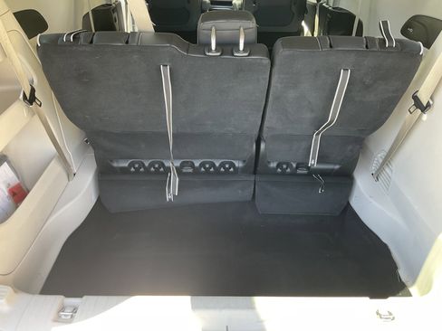 Used 2023 Chrysler Pacifica Limited image 41