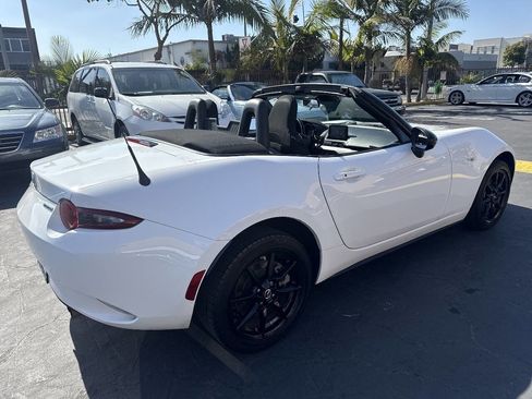 Used 2021 MAZDA MX-5 Miata Sport RWD image 5